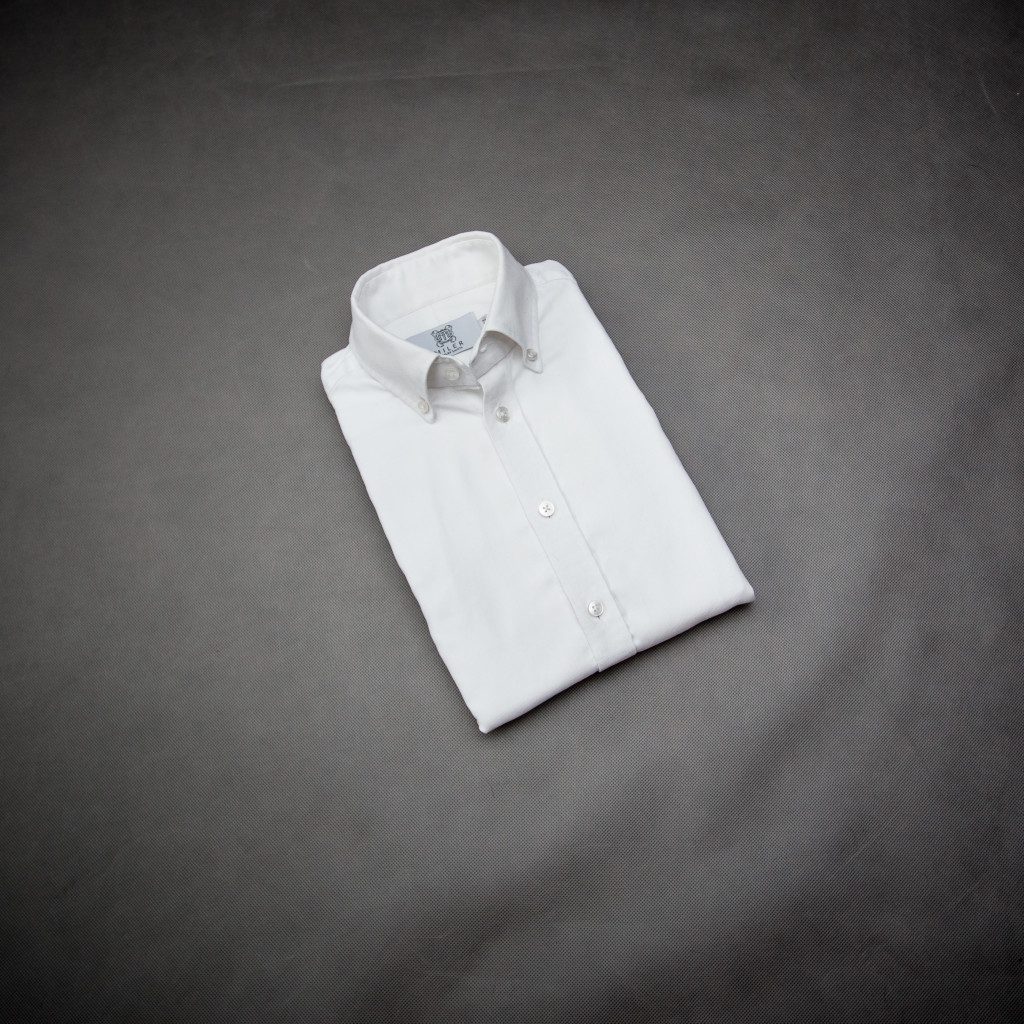 podstawy jesiennej garderoby facet mężczyzna biała koszula ocbd oksford