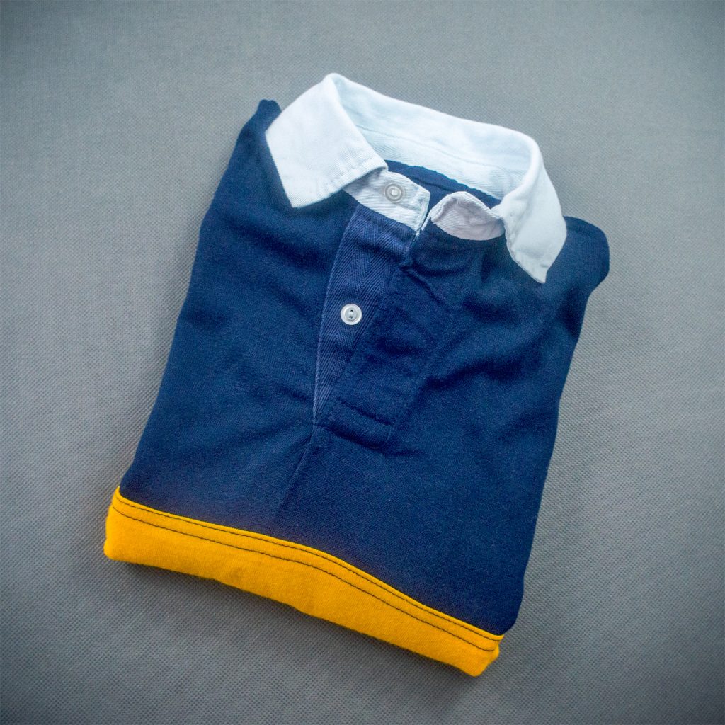 styl preppy podstawy dandycore kapsułkowa garderoba bluza rugby granat