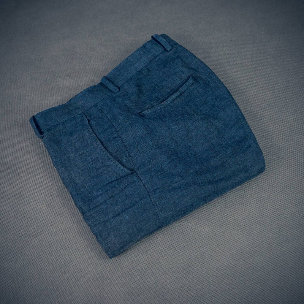 letni styl casual dla mężczyzn kapsułkowa garderoba granatowe lniane spodnie H&M dandycore