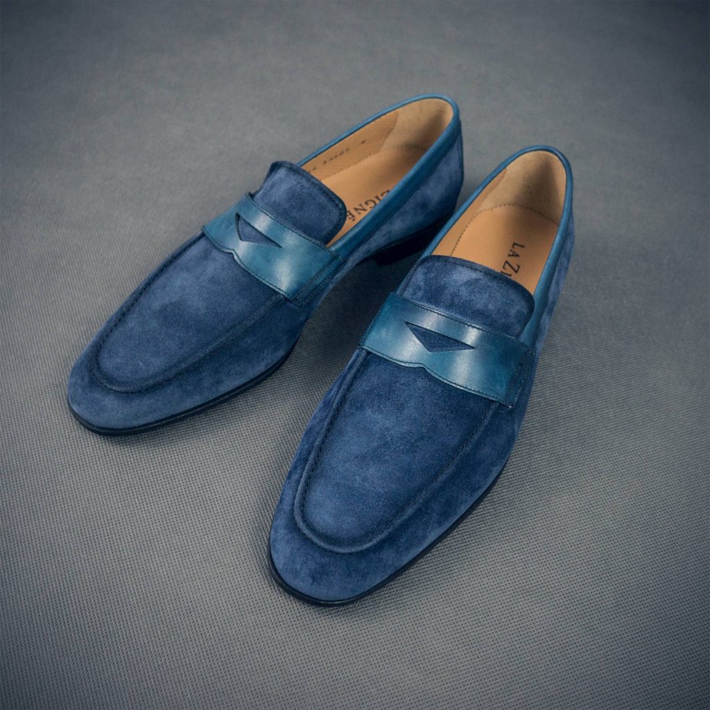 letni styl casual dla mężczyzn kapsułkowa garderoba granatowe zamszowe penny loafers la zigne 4402 Azul Suede klasyczne buty klasycznebuty.pl