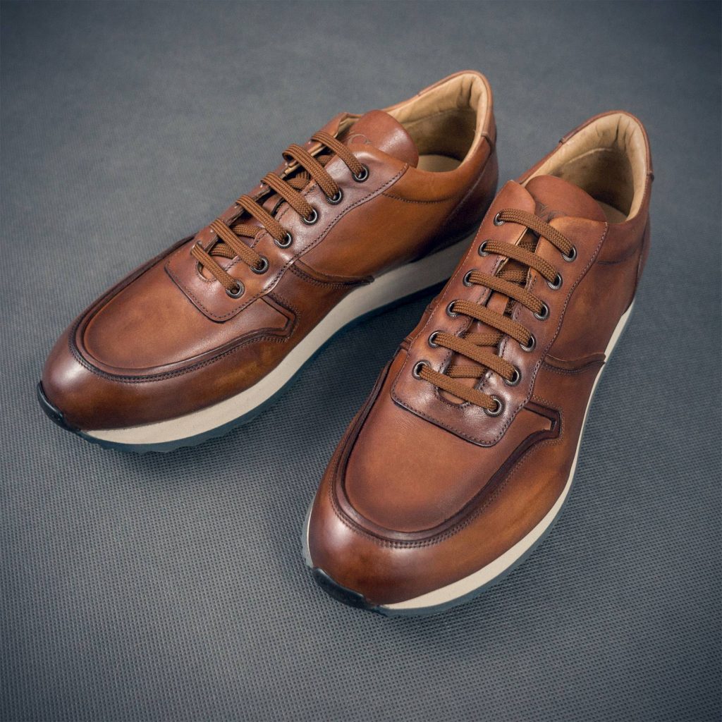 letni styl casual dla mężczyzn kapsułkowa garderoba skórzane licowe sneakersy carlos santos 9094B braga klasyczne buty klasycznebuty.pl
